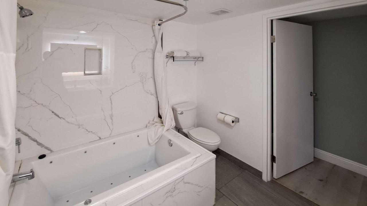 One Bedroom Suite, 1 King Bed, Soaking Tub, Non Smoking at Clarion Pointe El Cajon San Diego East