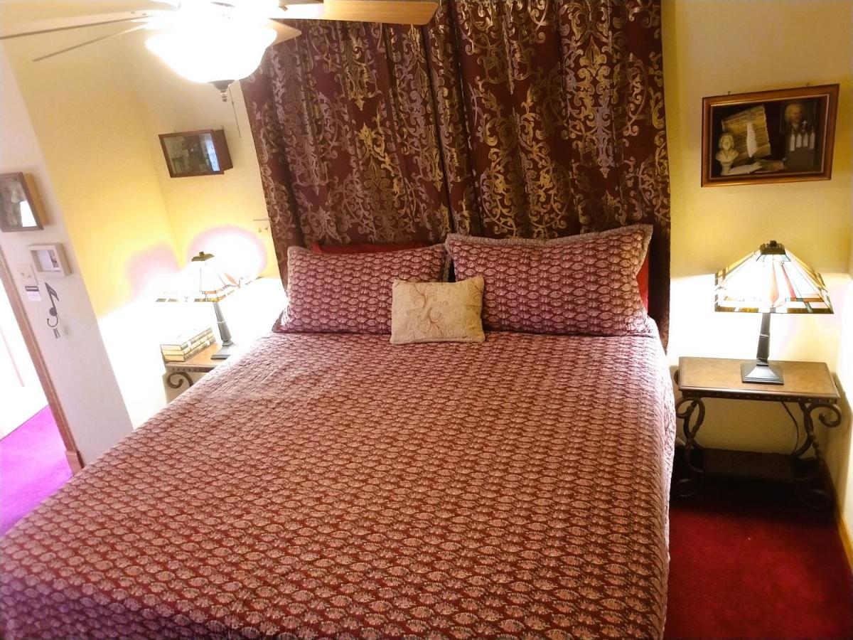 Deluxe Family Room at All Seasons Inn