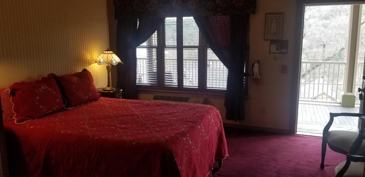 Valentine Suite at All Seasons Inn at All Seasons Inn