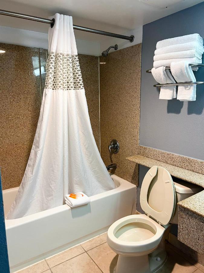 Double Room with Two Double Beds - Non-Smoking at Seaview Hotel