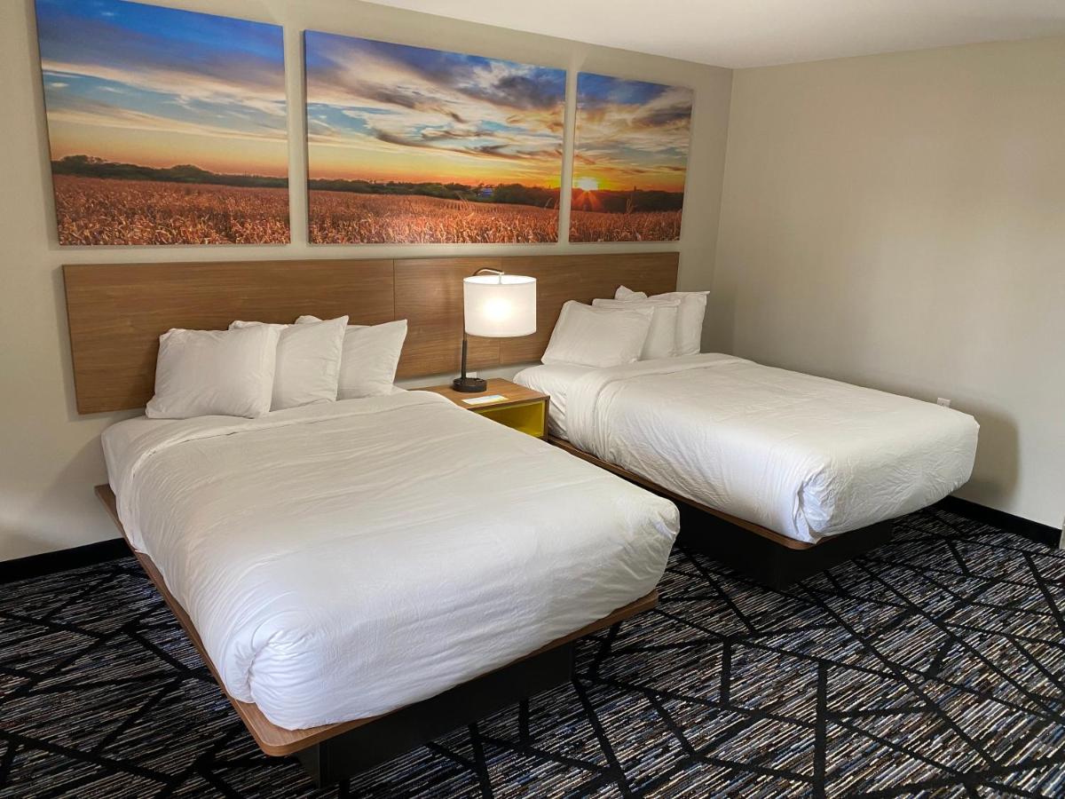 Double Room with Two Double Beds - Smoking at Days Inn by Wyndham Lake Charles