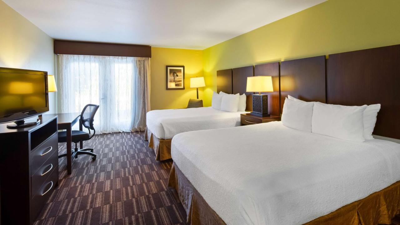 Queen Room with Two Queen Beds - Non Smoking at Best Western Sundowner
