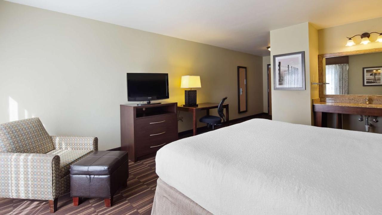 King Room with Roll-in Shower - Disability Access - Non smoking at Best Western Sundowner