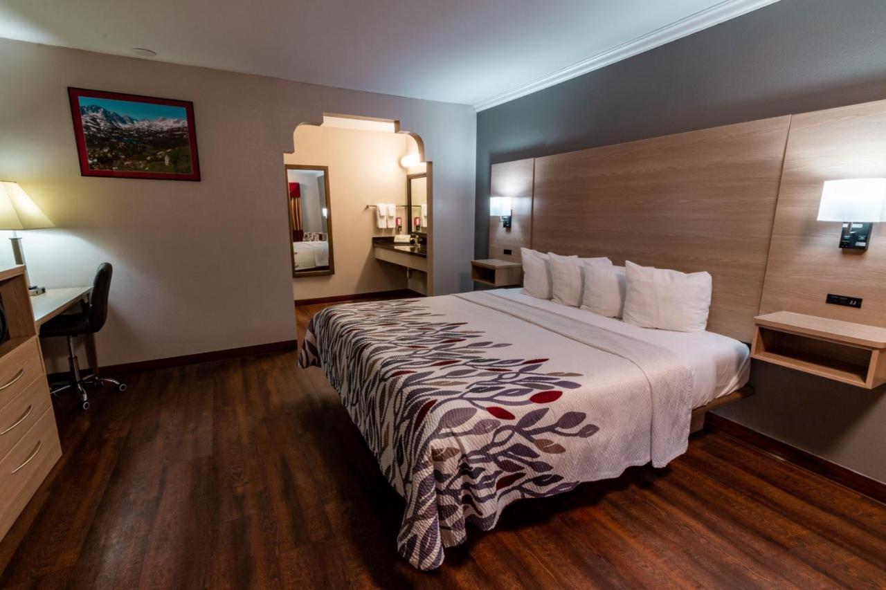 King Room - Non Smoking at Quality Inn Bishop near Mammoth