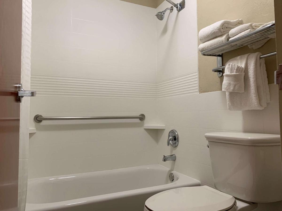 Queen Room with Two Queen Beds and Tub - Non-Smoking at Best Western El Reno