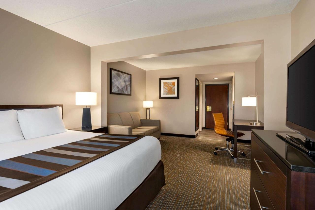 King Room with Sofa Bed - Non-Smoking at Wingate by Wyndham - Wilmington