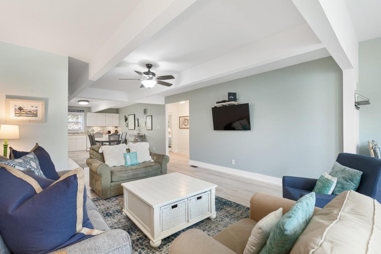 | Salty Shack Unit B - Salty Shack - Dog Friendly Home - Across from the Beach - Central Location!