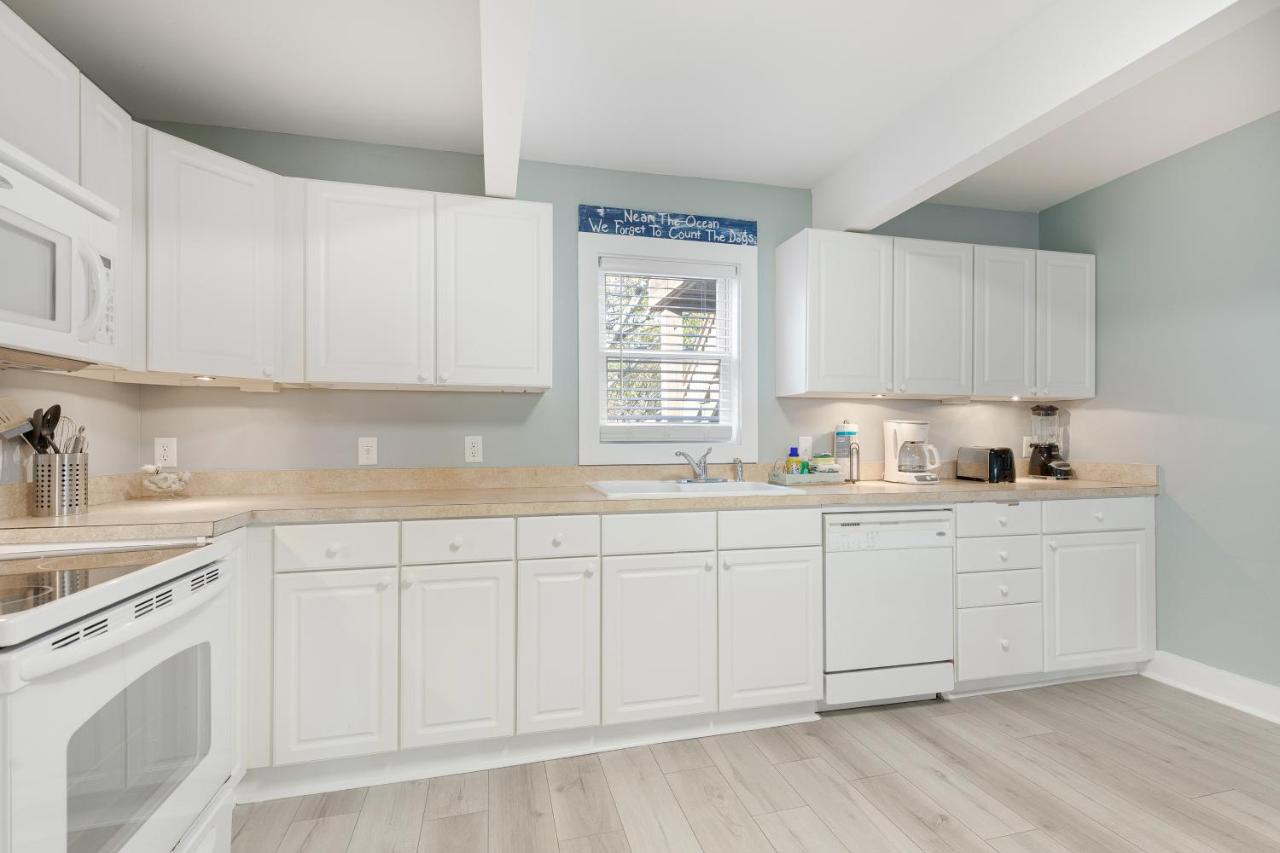 | Salty Shack Unit B - Salty Shack - Dog Friendly Home - Across from the Beach - Central Location!