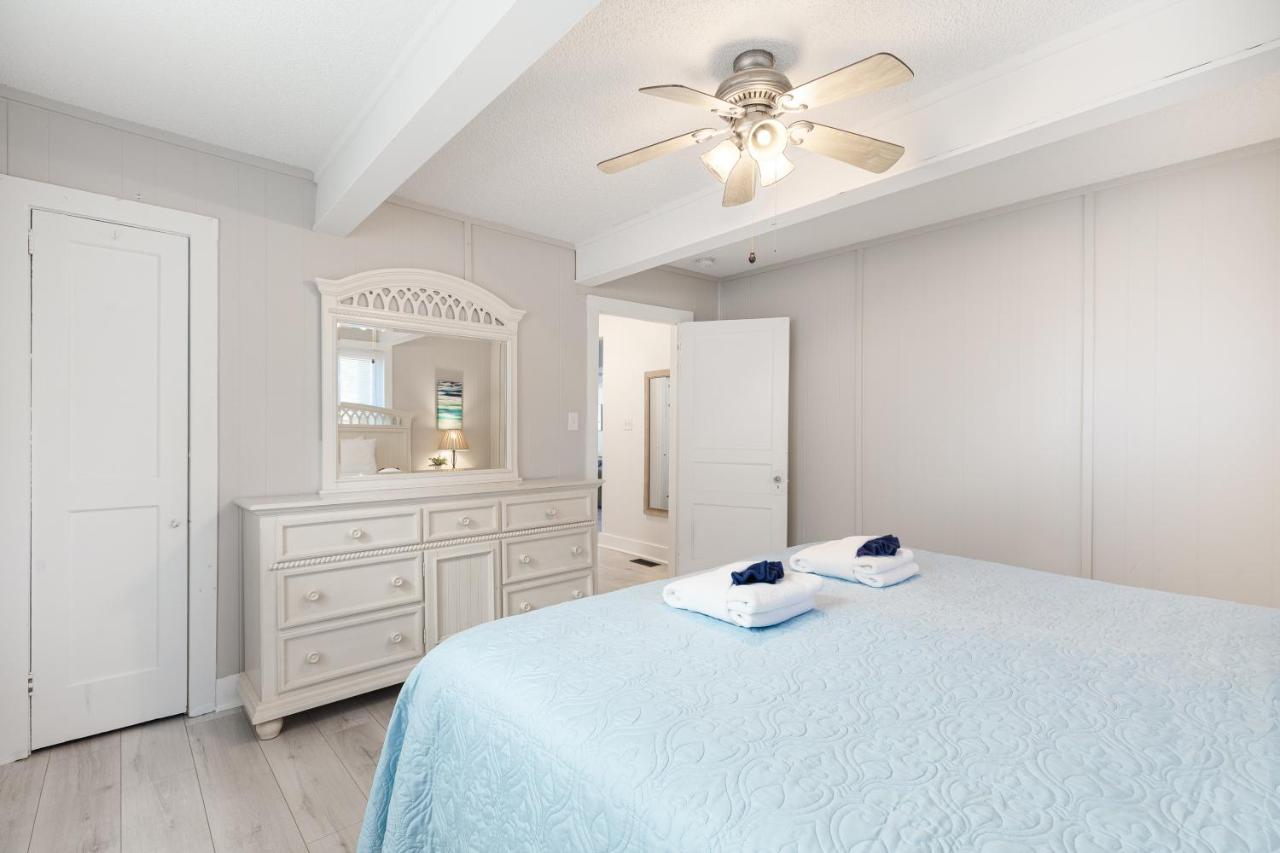 | Salty Shack Unit B - Salty Shack - Dog Friendly Home - Across from the Beach - Central Location!