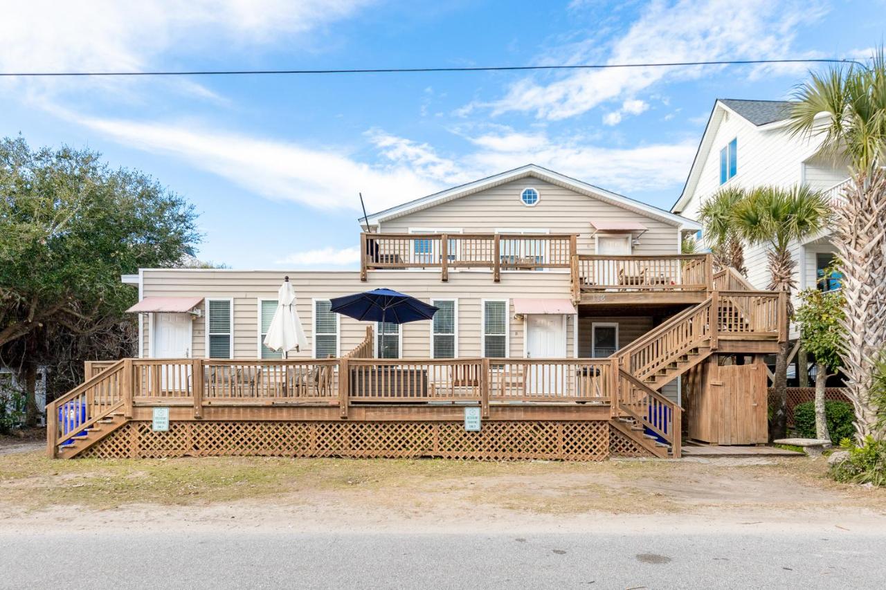 | Salty Shack Unit B - Salty Shack - Dog Friendly Home - Across from the Beach - Central Location!