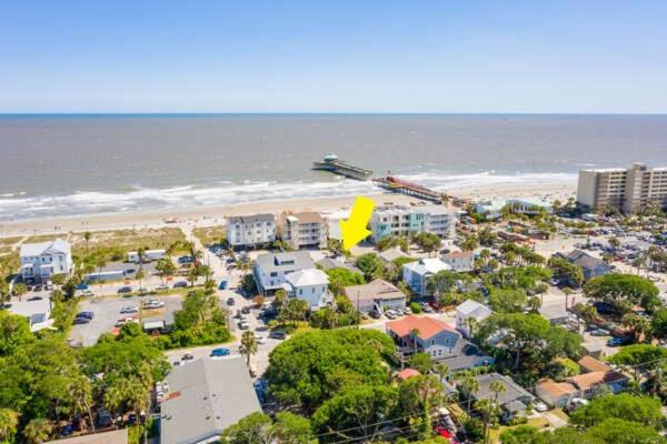 | Salty Shack Unit B - Salty Shack - Dog Friendly Home - Across from the Beach - Central Location!