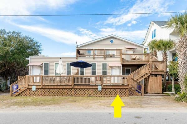 | Salty Shack Unit B - Salty Shack - Dog Friendly Home - Across from the Beach - Central Location!