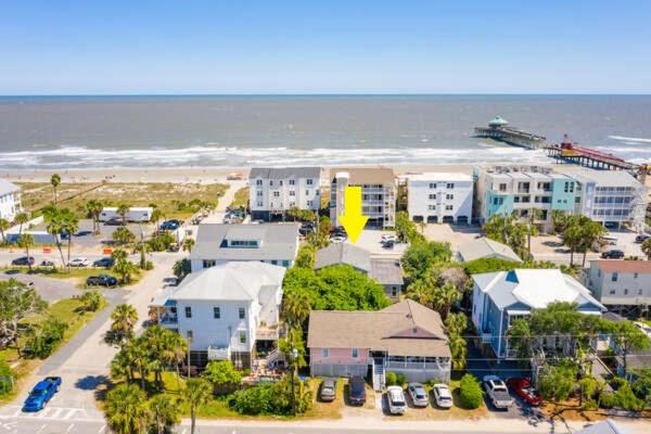 | Salty Shack Unit C - Salty Shack - Dog Friendly Home - Across from the Beach - Central Location!