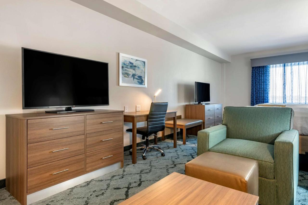 Queen Suite with Two Queen Beds with Sofa Bed at Best Western Plus Lakeland
