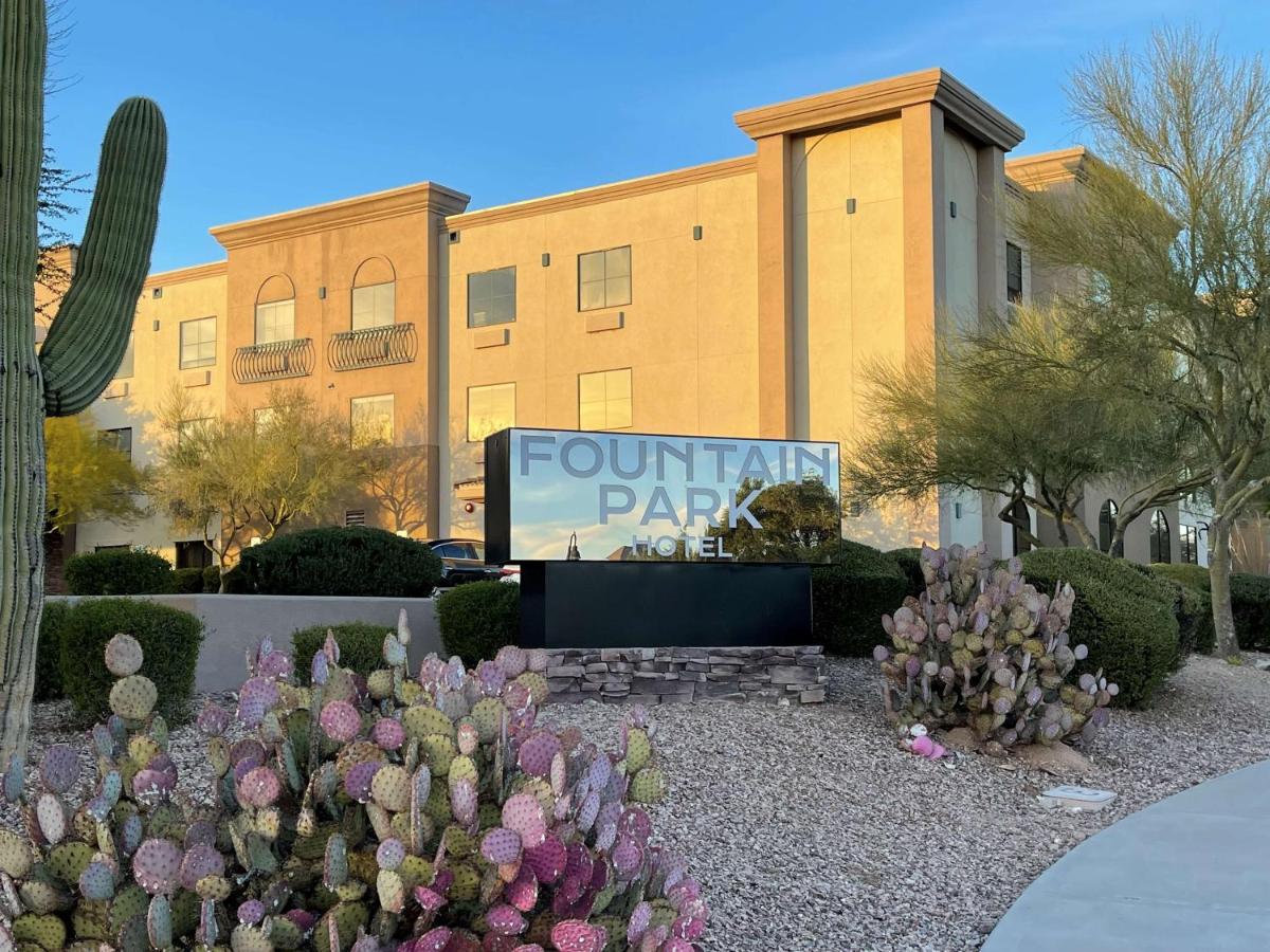 | Lakeshore Hotel and Suites