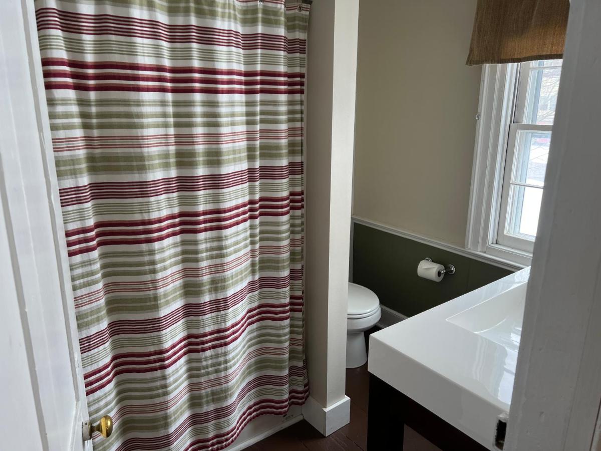 | Shoreham Inn Bed & Breakfast