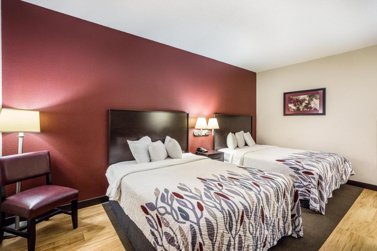 Deluxe Queen Room with Two Queen Beds - Disability Access/Roll-In Shower Smoke Free at Red Roof Inn St Louis - Troy, IL
