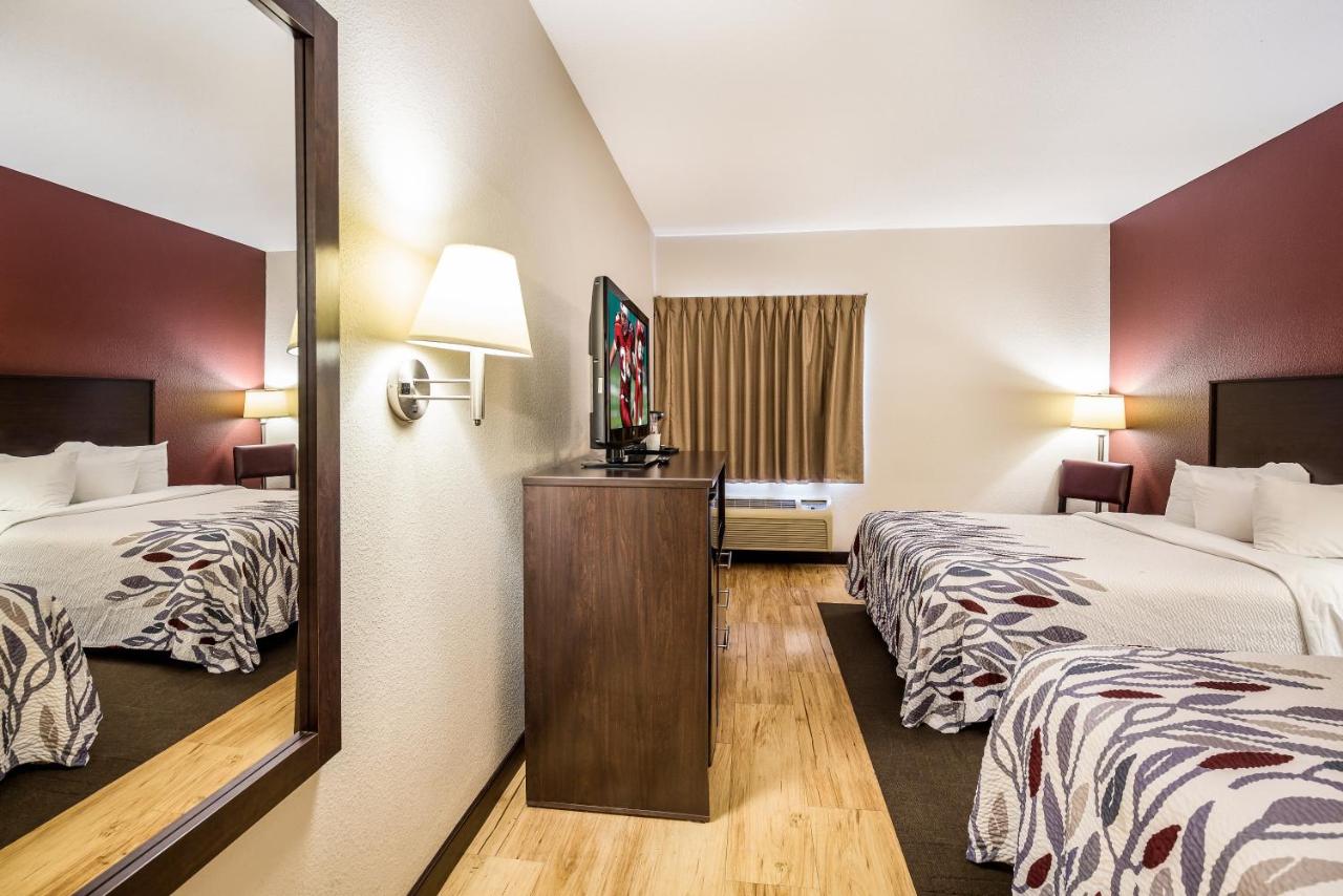 Room with Two Queen Beds - Smoke Free at Red Roof Inn St Louis - Troy, IL
