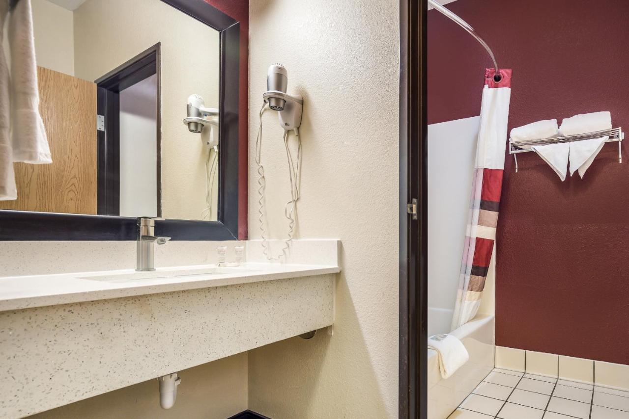 Superior King Room - Smoke Free at Red Roof Inn St Louis - Troy, IL