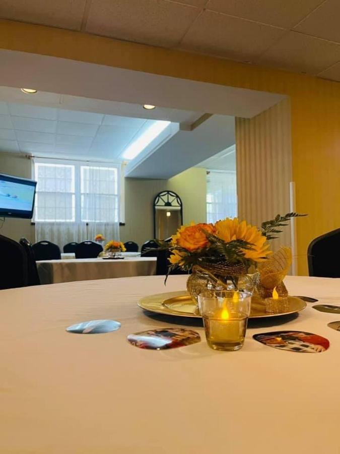 | Senate Luxury Suites