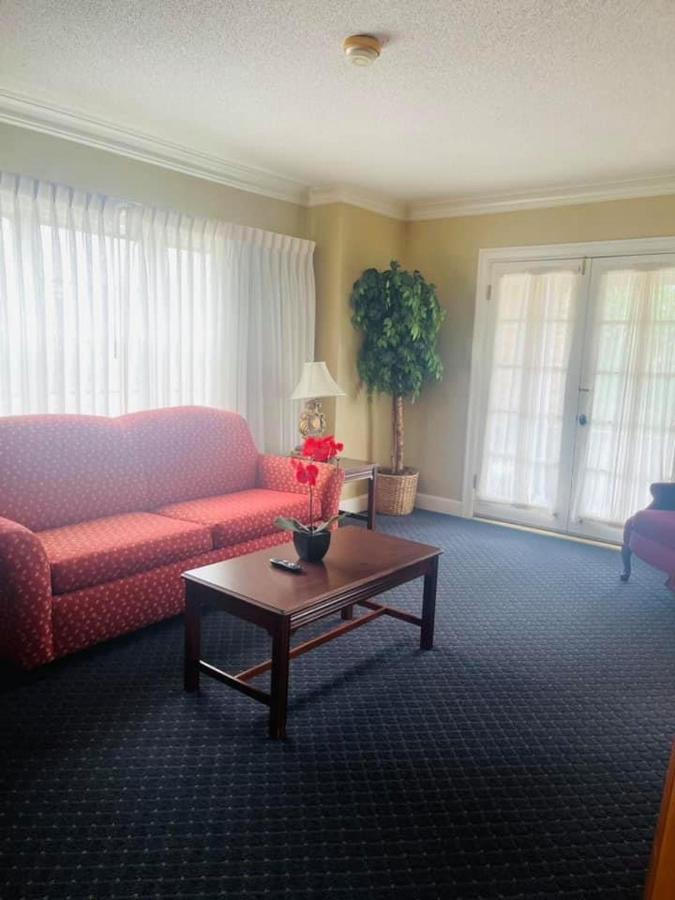 | Senate Luxury Suites
