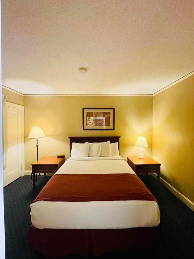 | Senate Luxury Suites