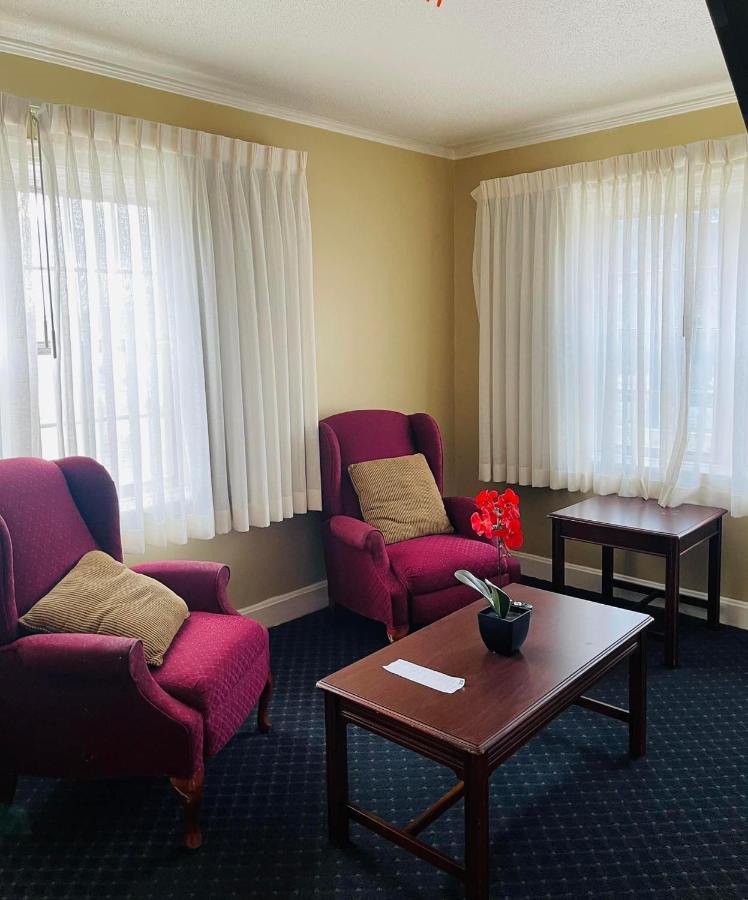 | Senate Luxury Suites