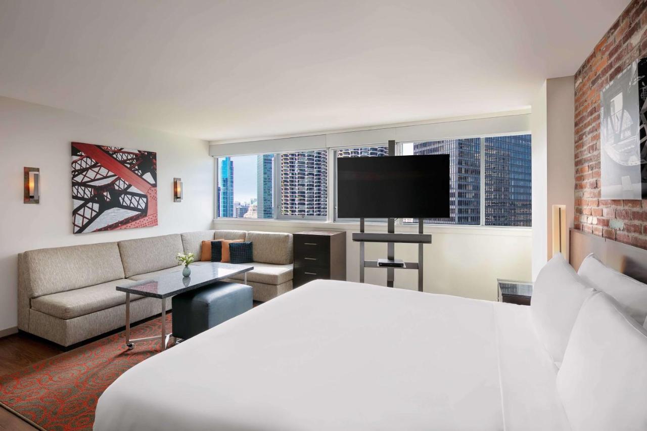 Columbus Studio - King at The Royal Sonesta Chicago Downtown