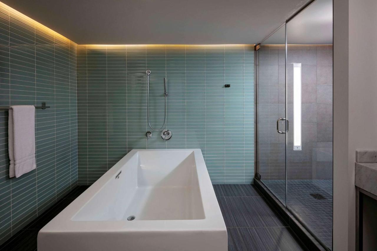 One Bedroom State Suite Hearing Accessible at The Royal Sonesta Chicago Downtown