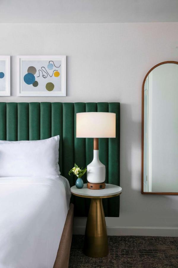 Junior King Suite at The Royal Sonesta Chicago Downtown