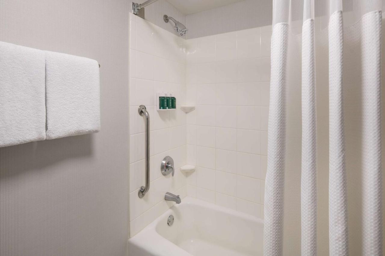 Mobility Accessible Guestroom Two Queens Tub at Sonesta Select Los Angeles LAX El Segundo