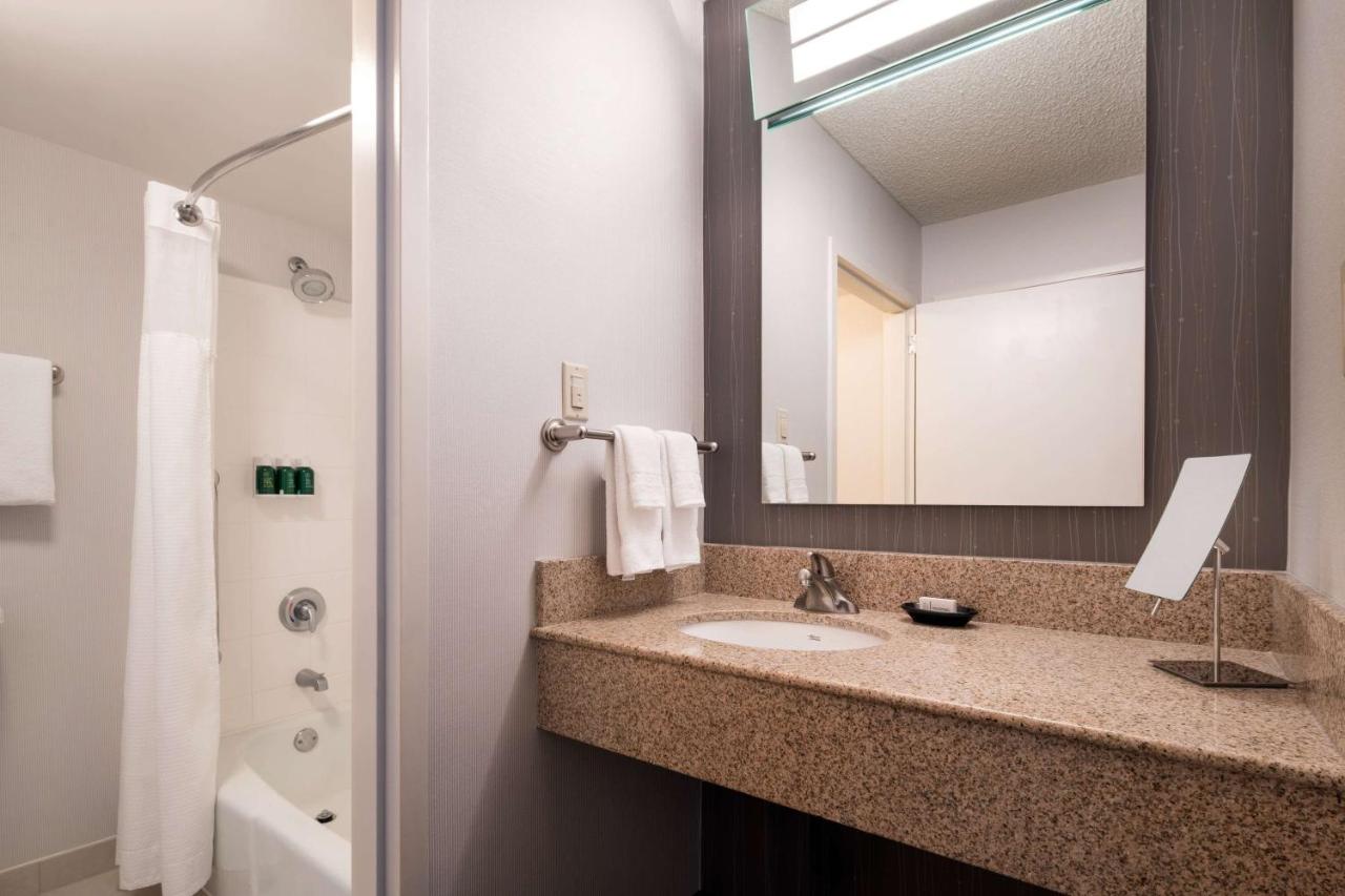 Deluxe King with Balcony at Sonesta Select Los Angeles LAX El Segundo