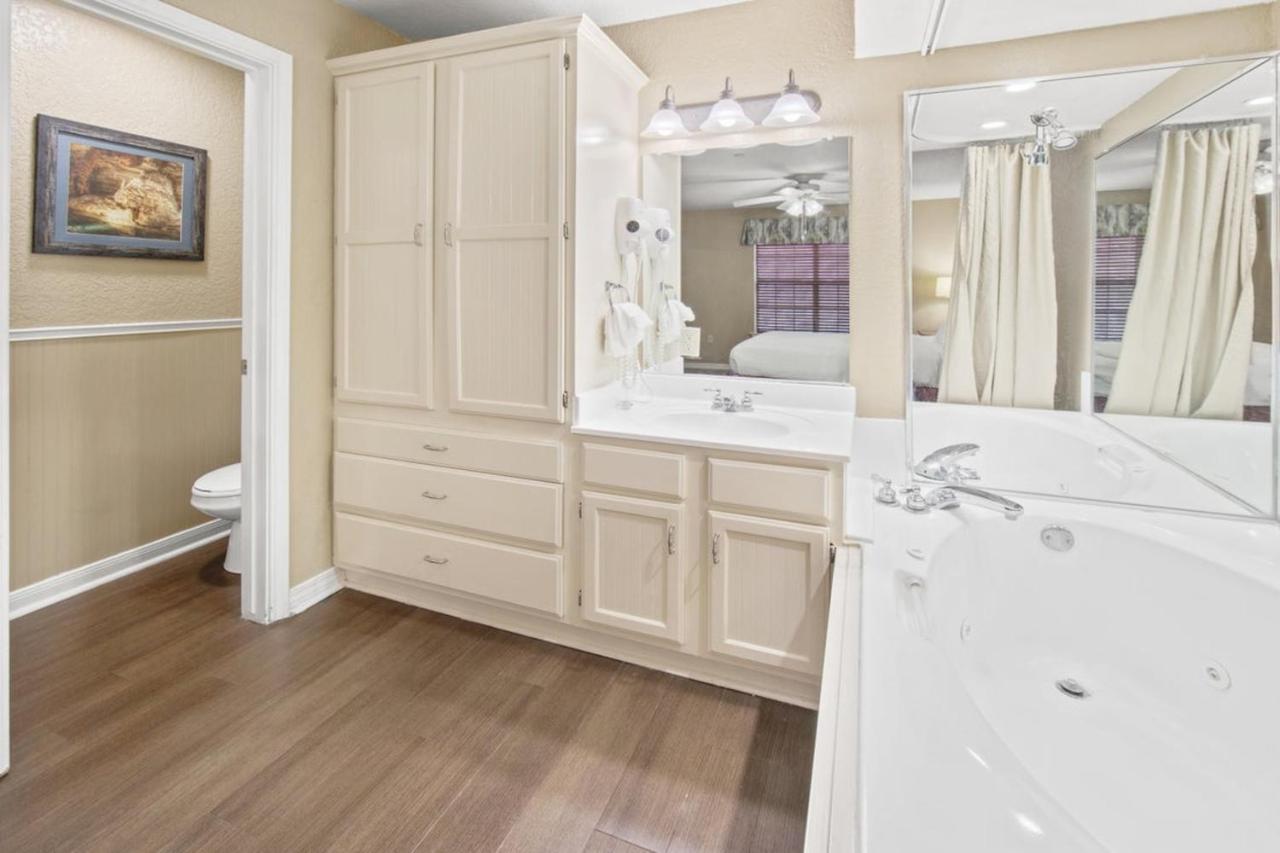 Two-Bedroom Villa Lodge with One King Bed and One Queen Bed at Holiday Inn Club Vacations Hill Country Resort Canyon LK, an IHG Hotel