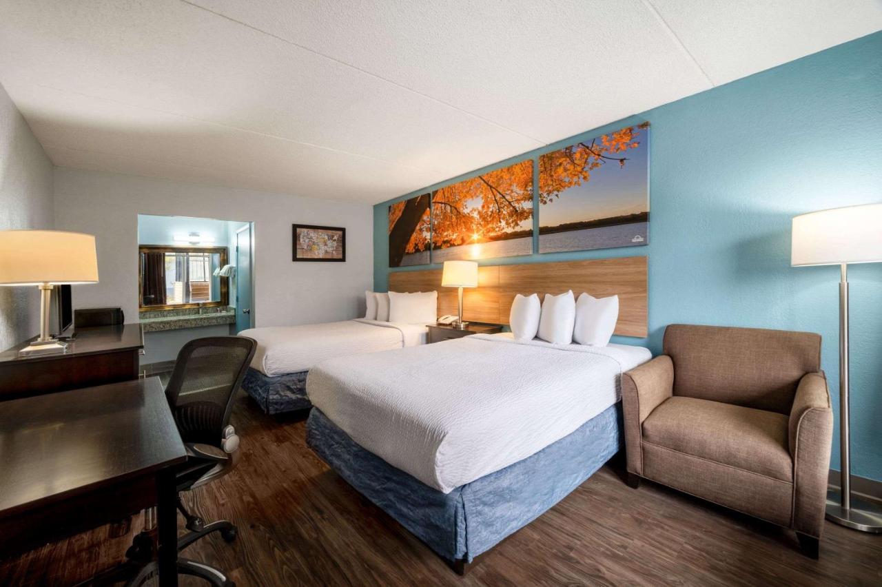 Double Room with Two Double Beds and Roll-In Shower - Mobility Access/Non-Smoking at Days Inn by Wyndham Perrysburg/Toledo