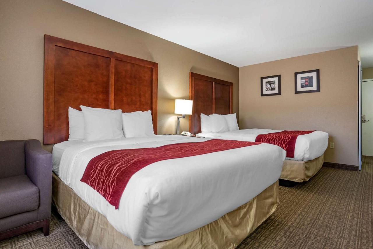 Queen Room with Two Queen Beds - Non-Smoking at Comfort Inn & Suites Leeds I-20