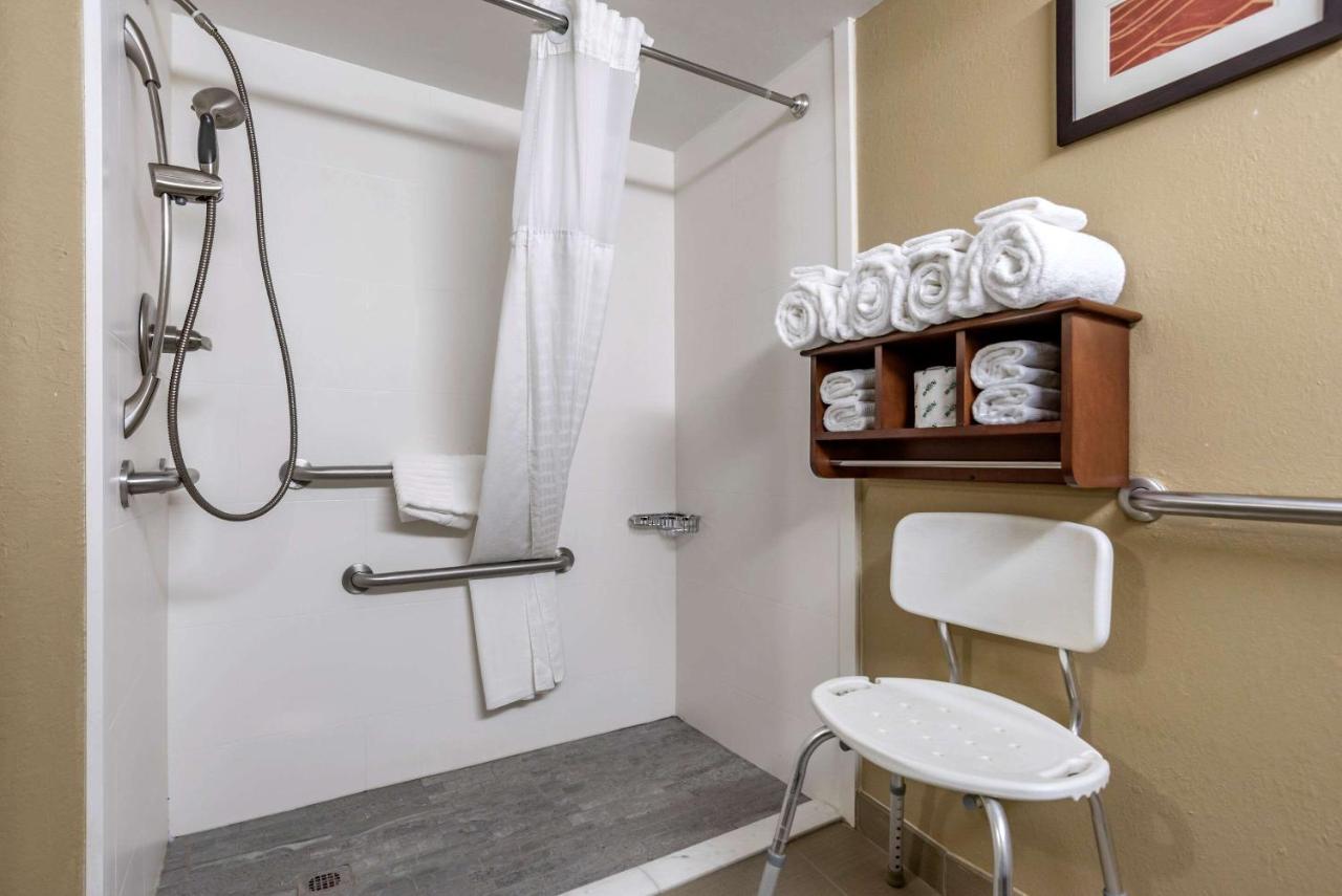 Queen Room with Two Queen Beds - Accessible/Non-Smoking  at Comfort Inn & Suites Leeds I-20