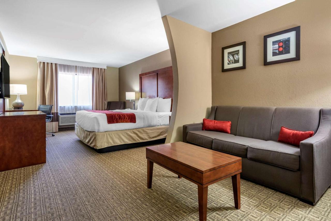 King Suite with Sofa Bed - Non-Smoking at Comfort Inn & Suites Leeds I-20