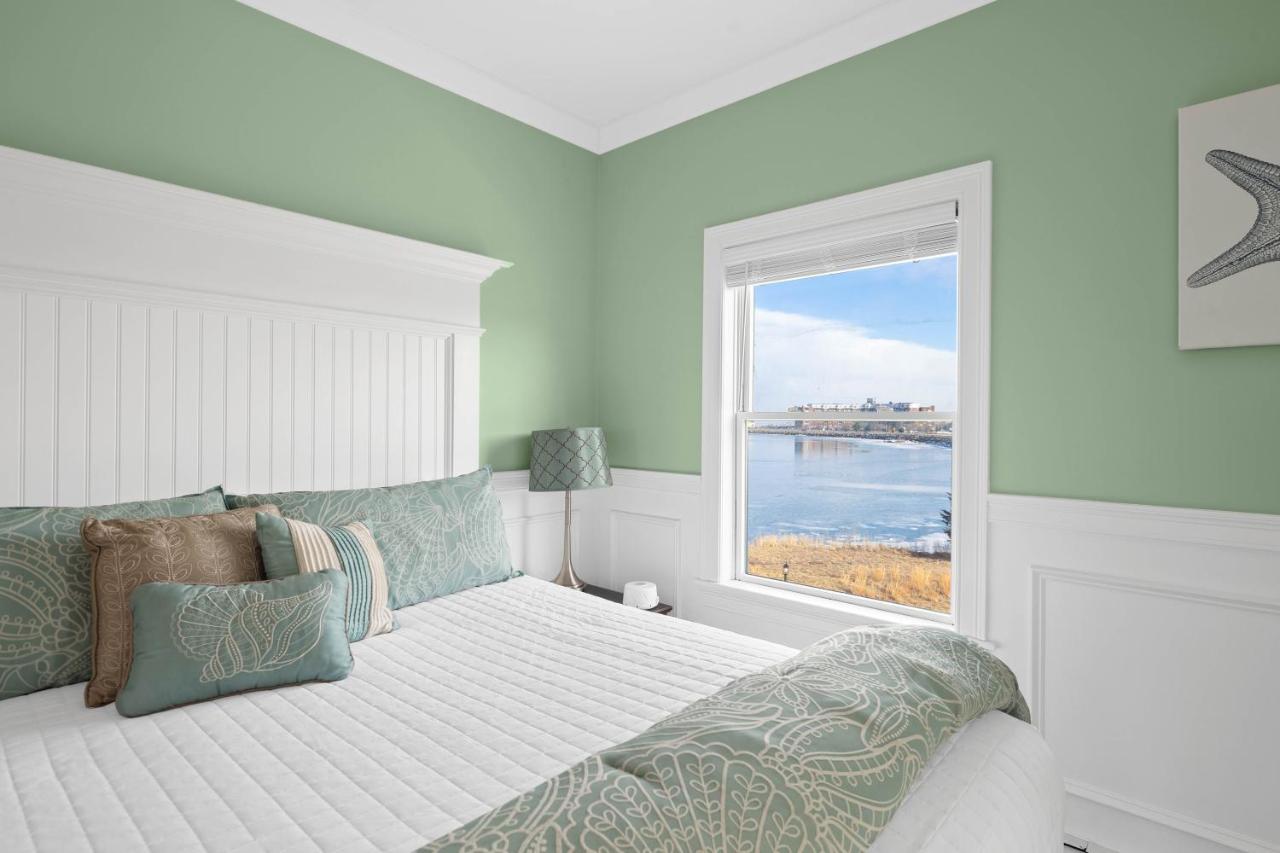 | The Beacon Waterfront Inn