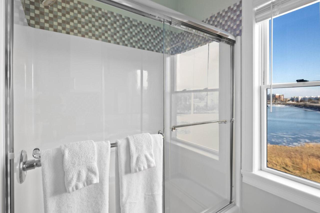 | The Beacon Waterfront Inn