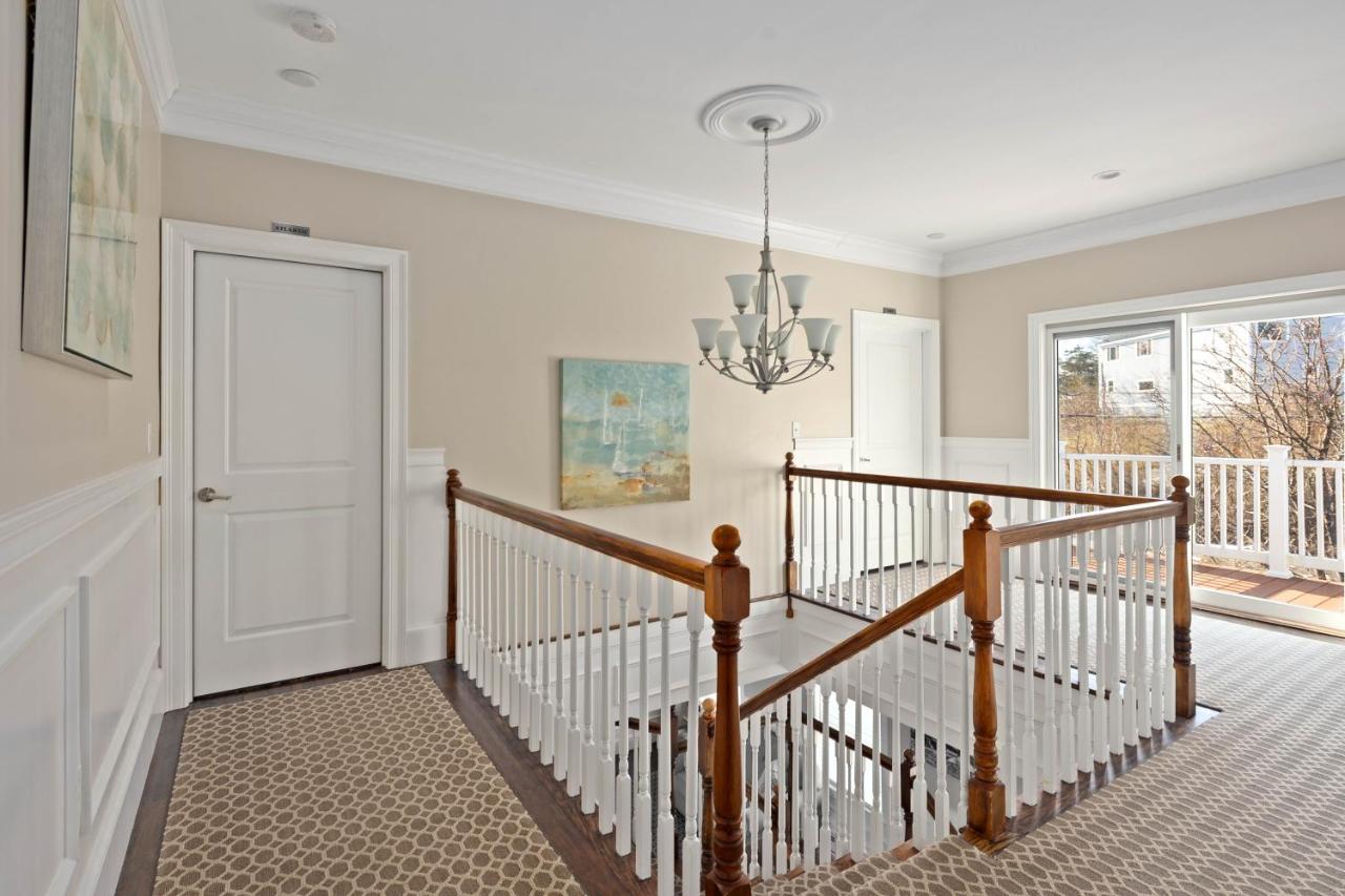 | The Beacon Waterfront Inn