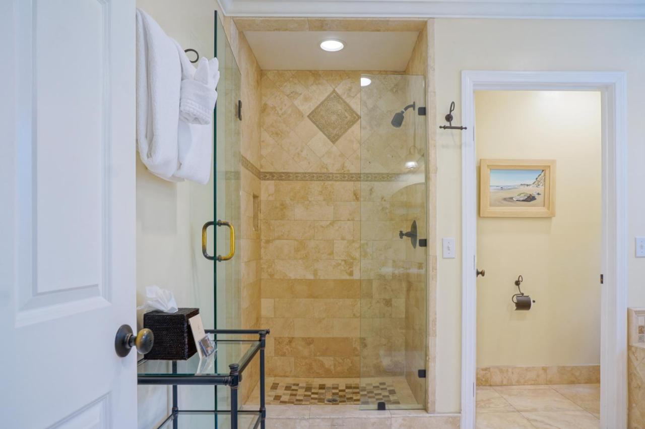 Deluxe King Room with Spa Bath - 2A at Harbor House Inn