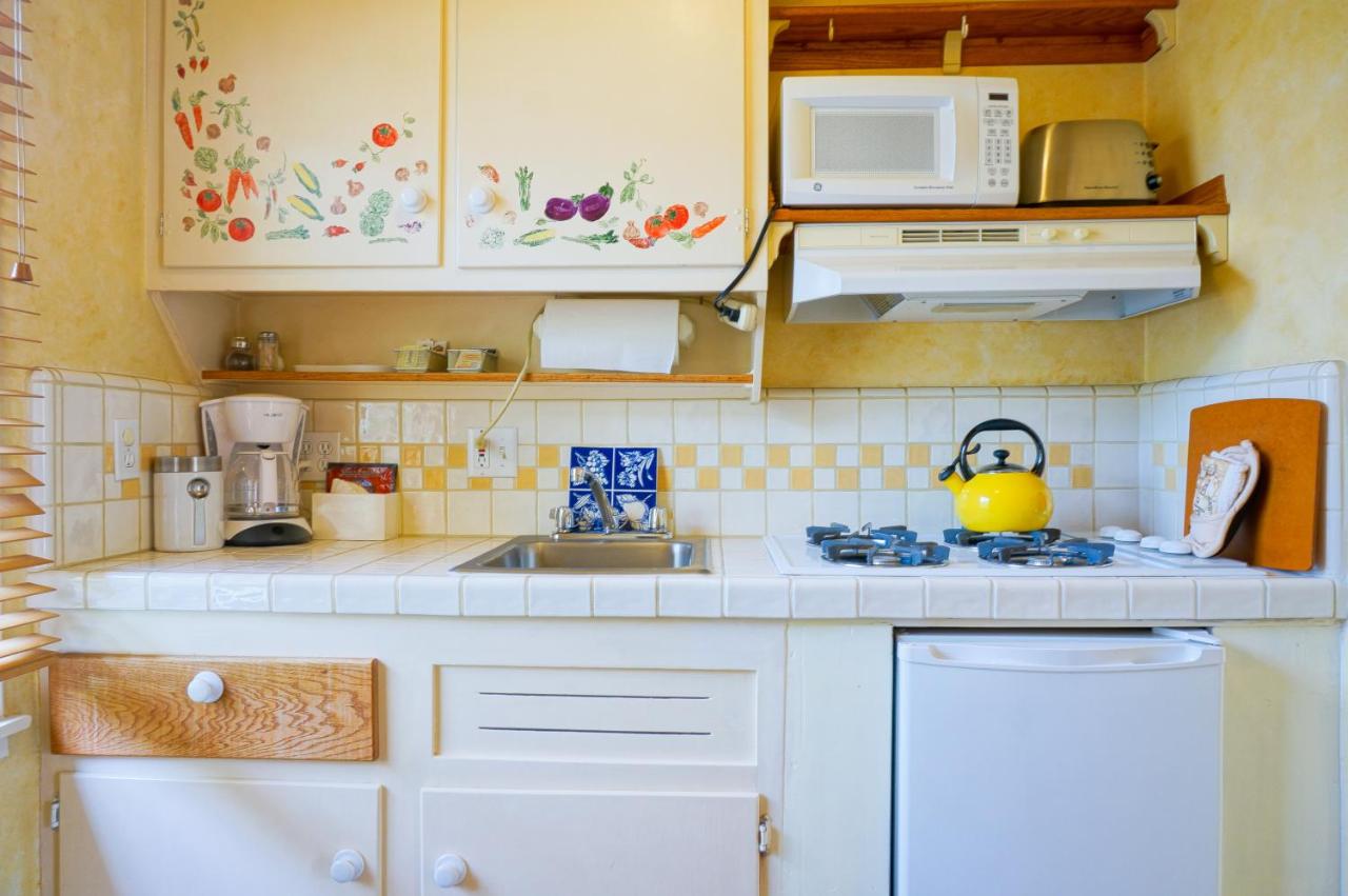 Queen Studio with Kitchen - Five at Harbor House Inn