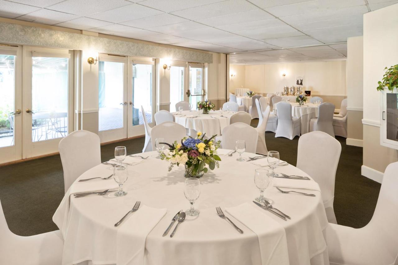 | Harraseeket Inn
