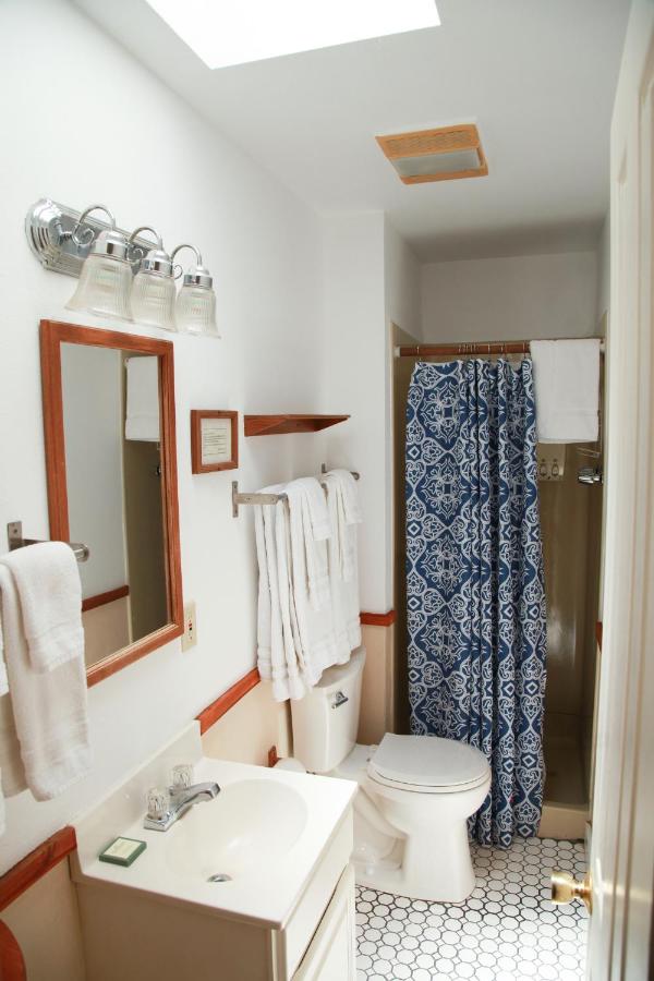 Two Bedroom Unit with Two Queen Beds at Inn on the Russian River
