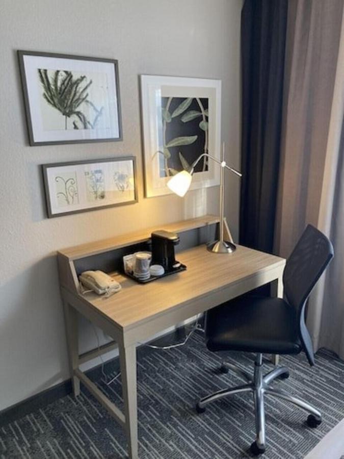 Queen Studio Suite at Country Inn & Suites by Radisson, Galena, IL