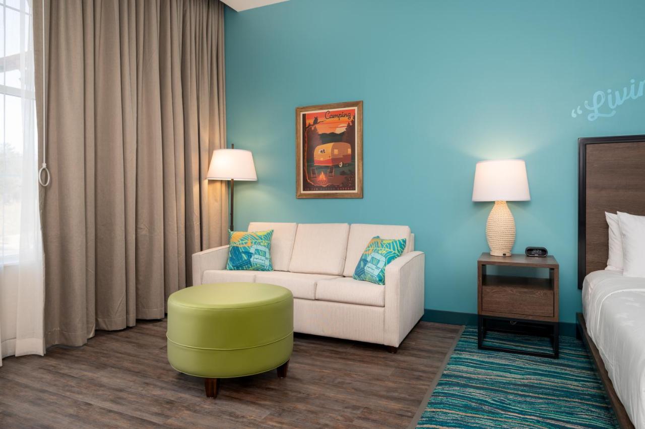 Standard King Room at The Lodge at Camp Margaritaville