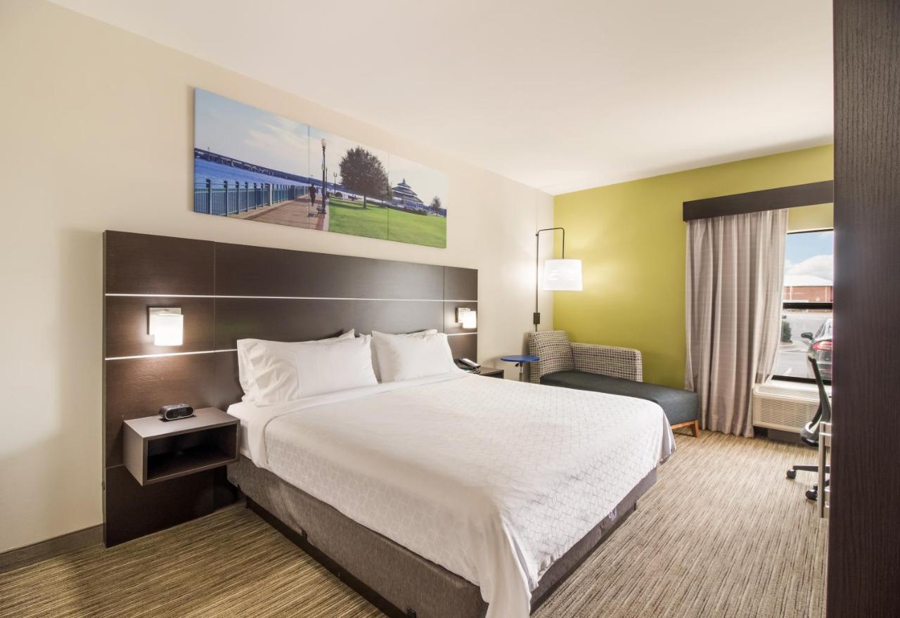 Standard King Room - Non-Smoking at Clarion Pointe New Bern