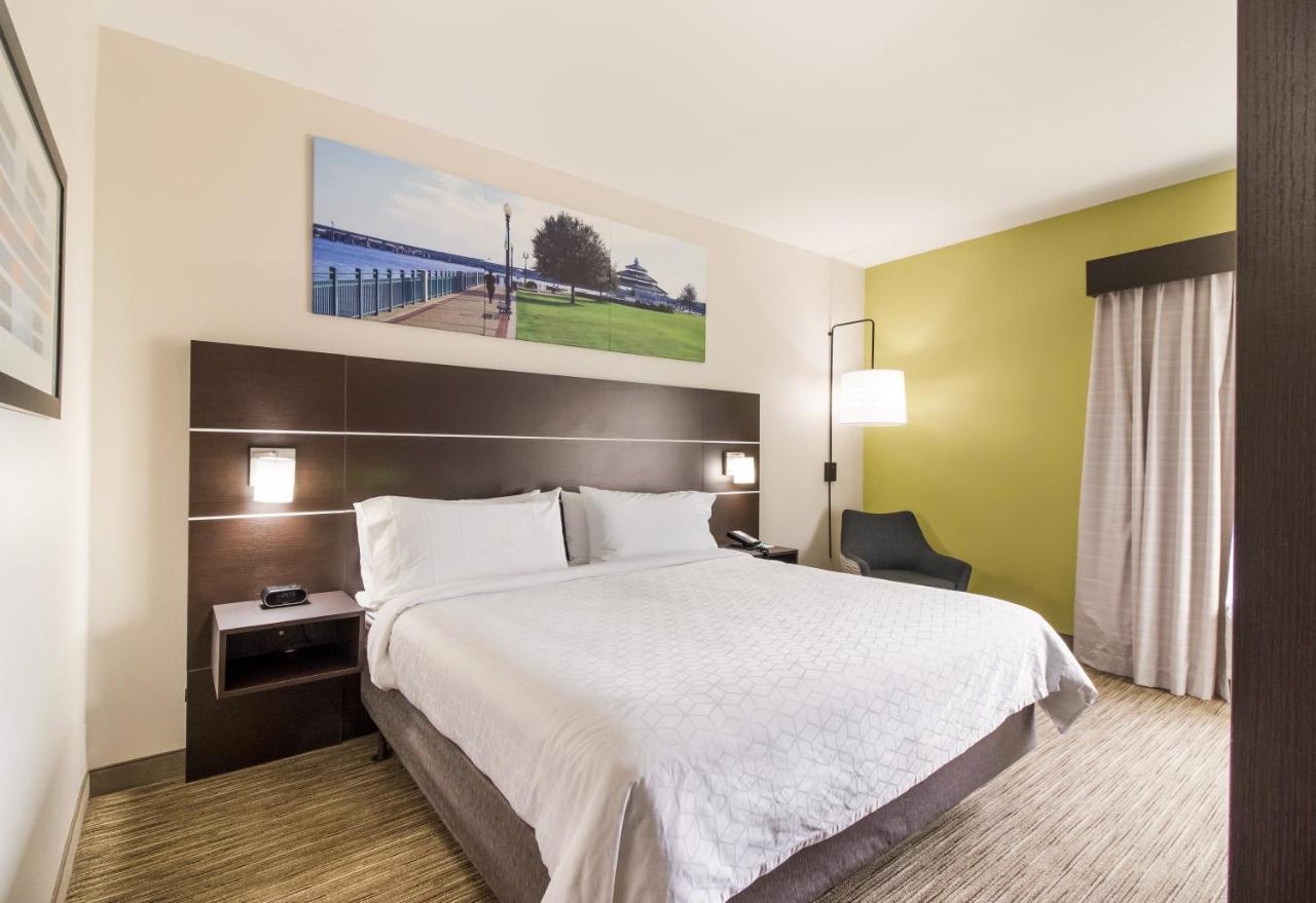 King Room - Accessible/Non-Smoking at Clarion Pointe New Bern