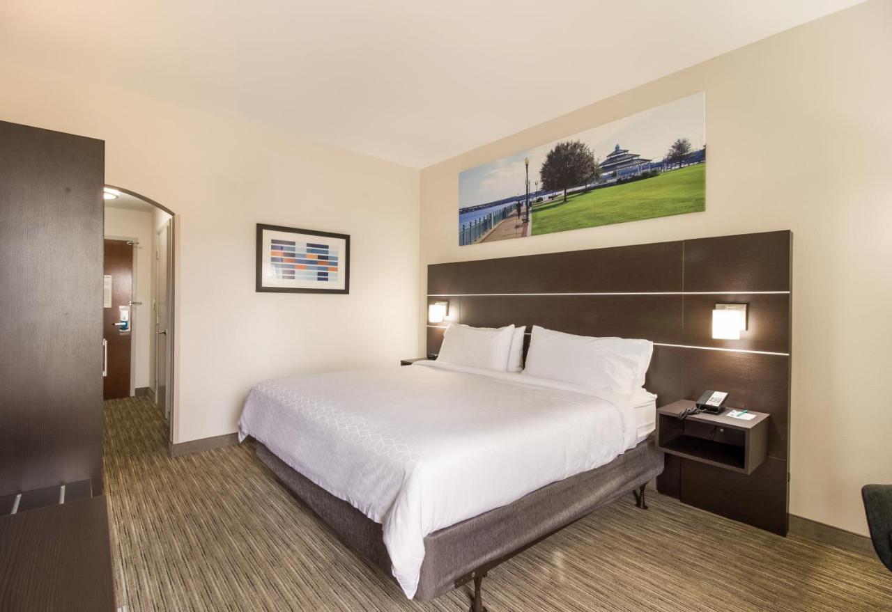King Room - Accessible/Non-Smoking at Clarion Pointe New Bern