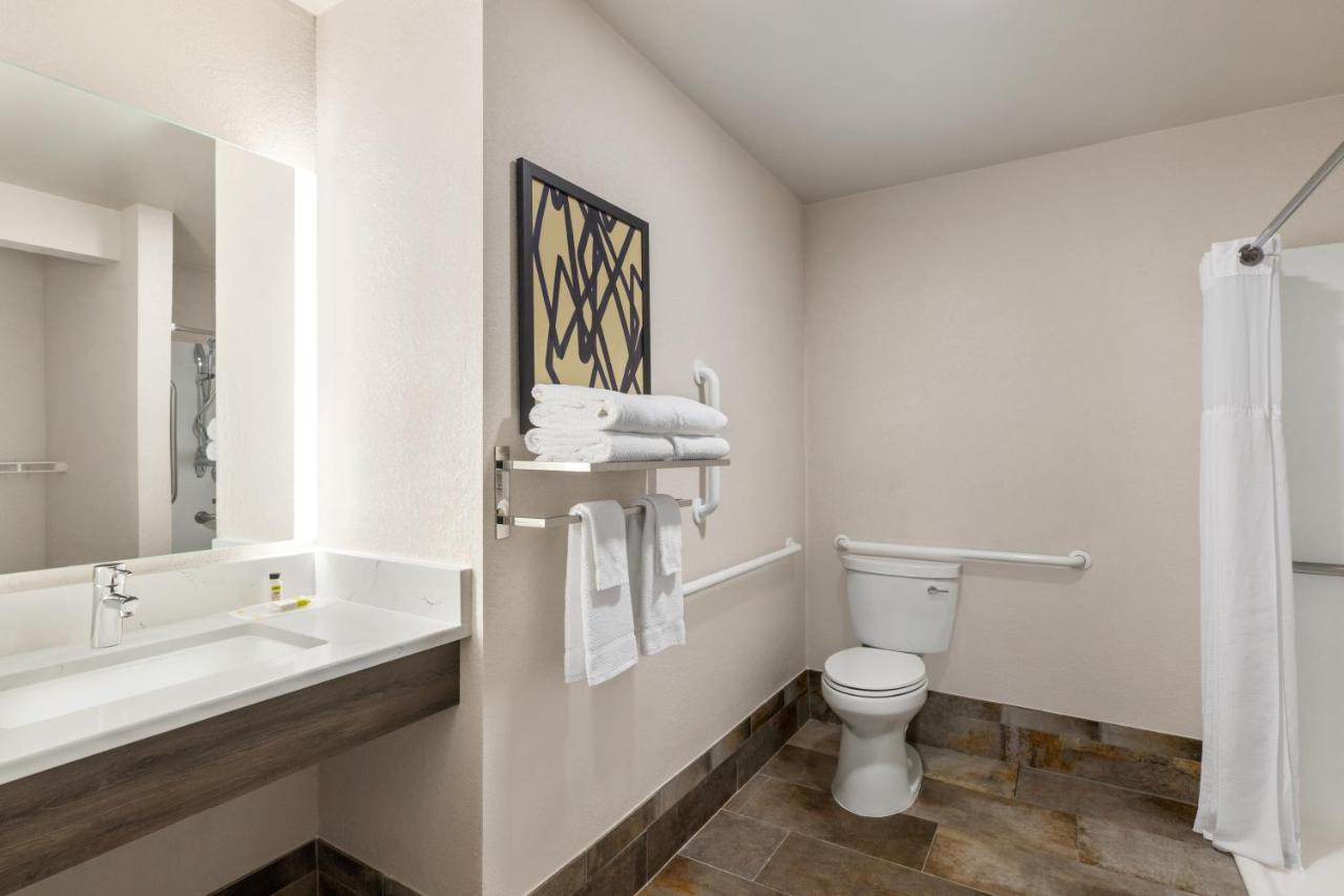 Studio Queen Suite with Wheelchair Access - Non-Smoking at Staybridge Suites Quantico-Stafford by IHG